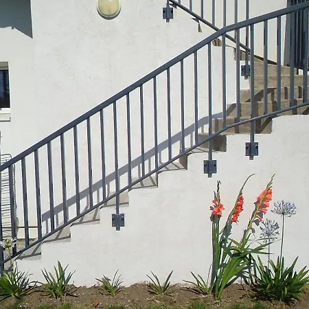 Appartement Au Calme, Avec Jardin Et Proches Des Sites Touristiques
